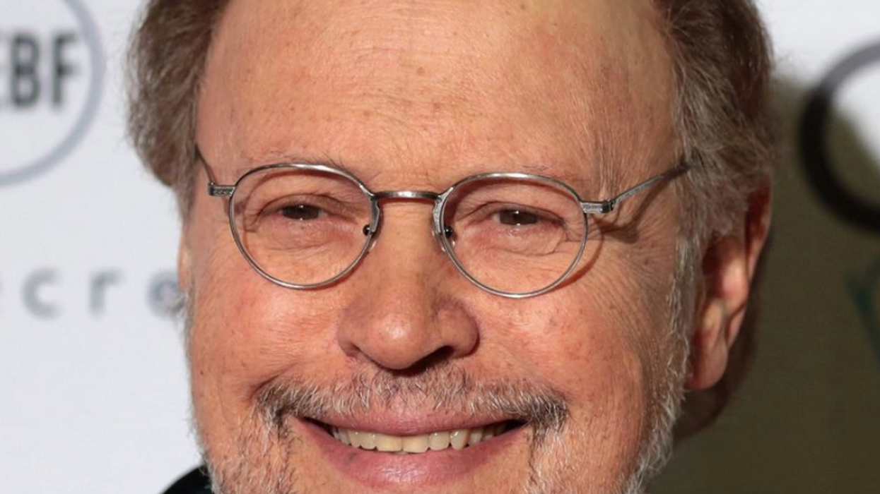 Billy Crystal Receives COVID Vaccine
