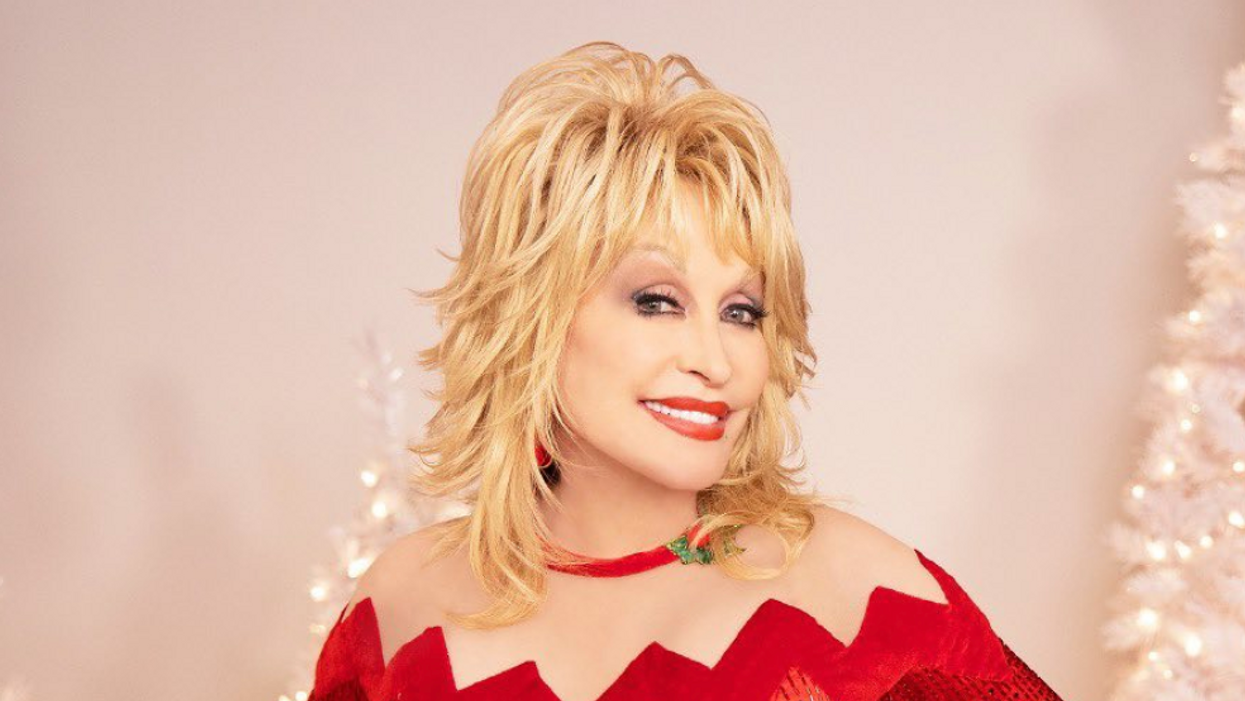 Dolly Parton Reveals Why She Leaves Her Christmas Decorations Up Until January 19th