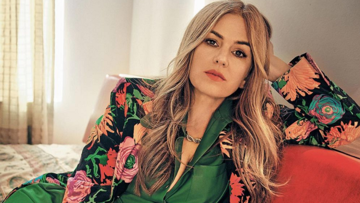 Peacock Orders Rom-Com 'Wolf Like Me' Starring Isla Fisher and Josh Gad Straight to Series Peacock Orders Rom-Com 'Wolf Like Me' Starring Isla Fisher and Josh Gad Straight to Series