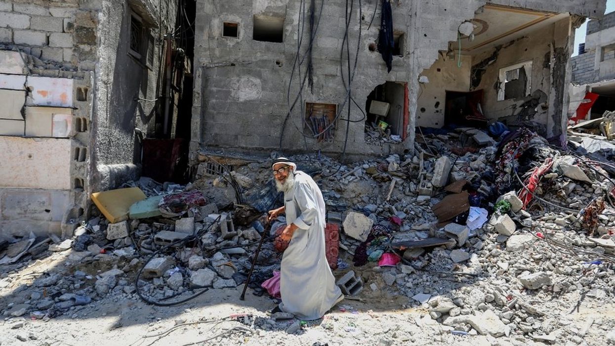 Israel Escalates Bombing in Gaza: Humanitarian Crisis Dwarfs Trickle of Aid Allowed In