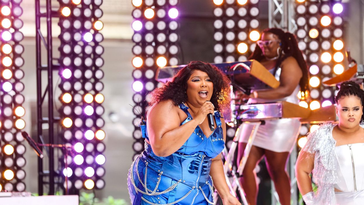 Lizzo performing at the People's Choice Awards