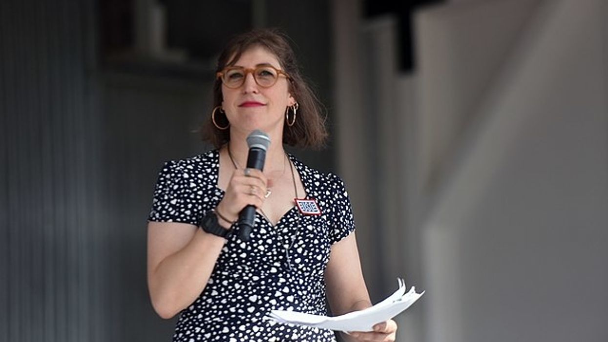 Mayim Bialik To Host 'Celebrity Show-Off' On TBS