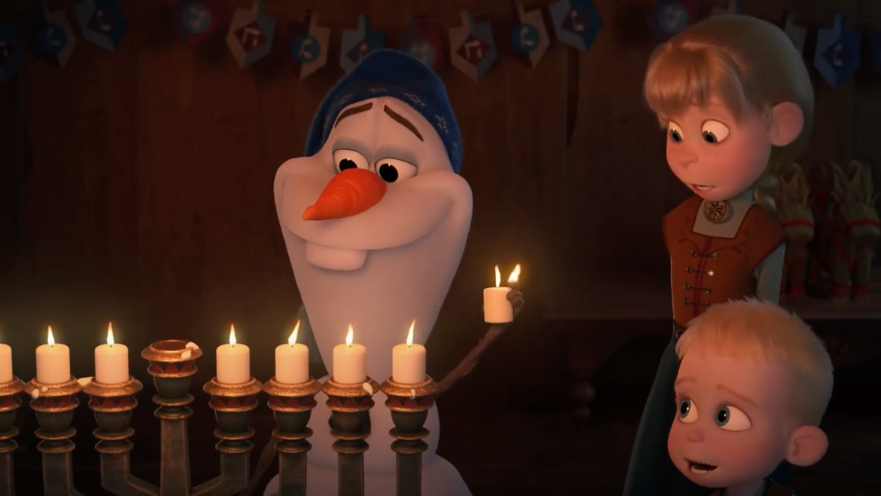 10 MUST Watch Holiday Movies That Aren't Actually About The Holidays